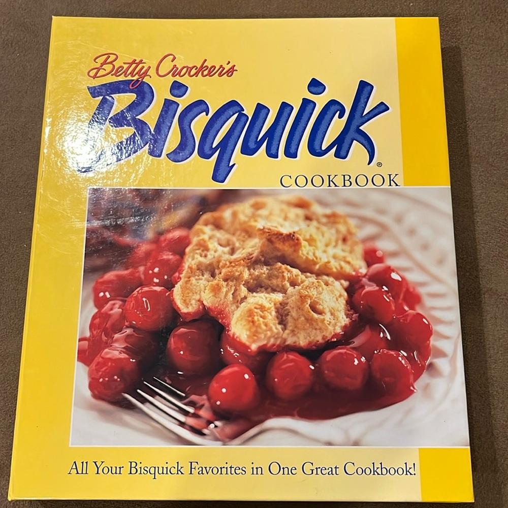 Betty Crocker Bisquick cookbook NWT